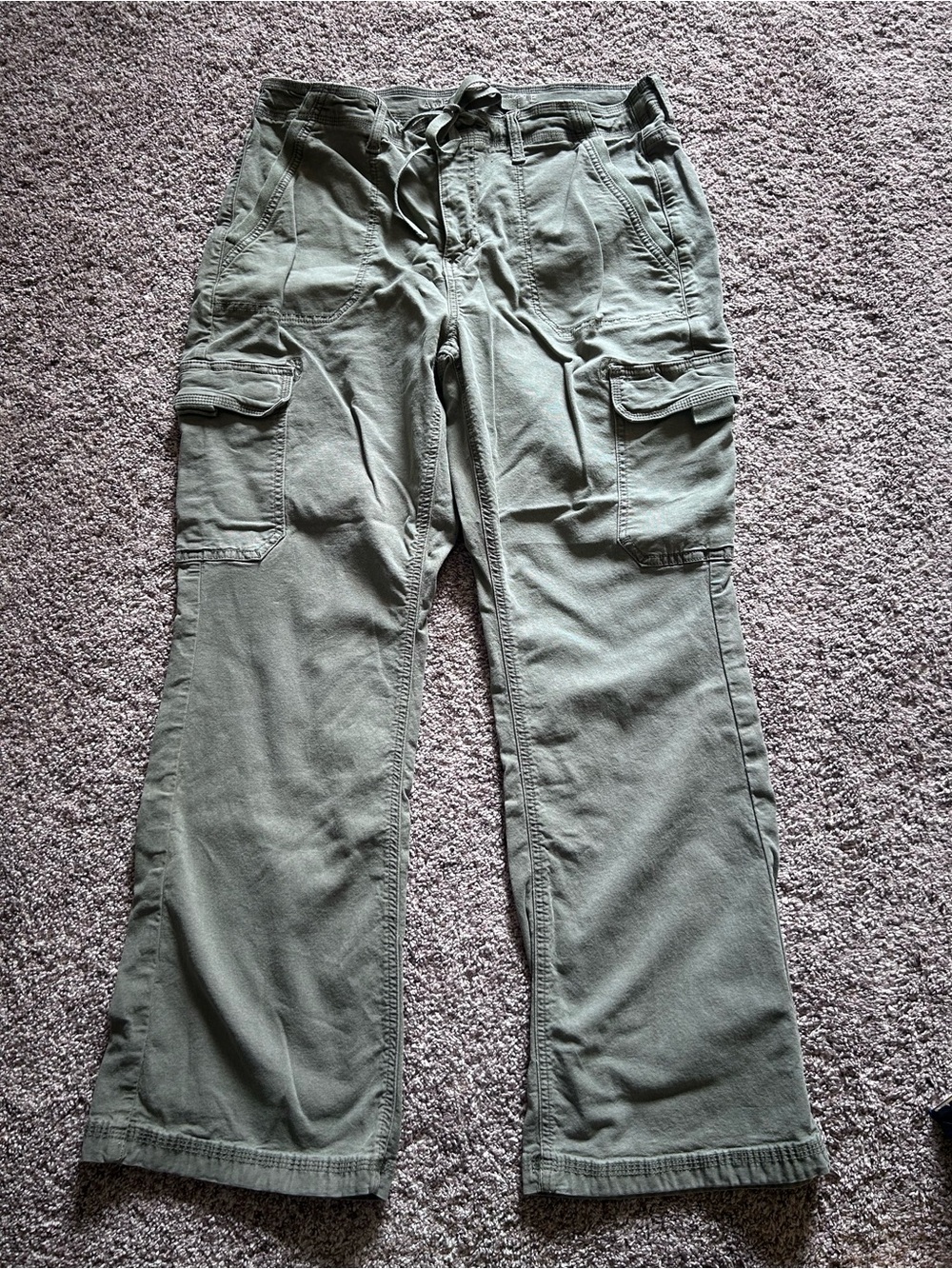 American Eagle Outfitters Woman’s Stretch Bootcut Cargo. NEW WOT 12 Short.
